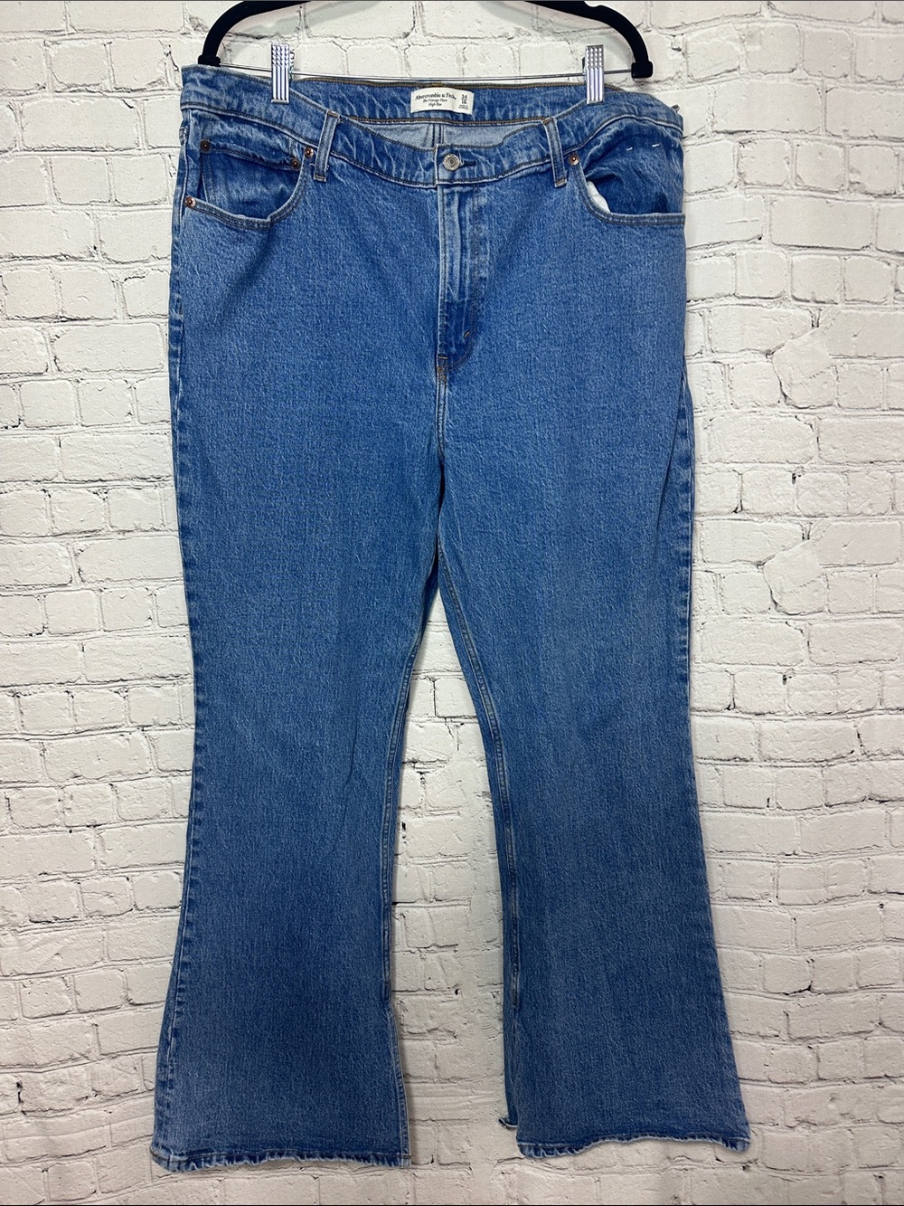 Abercrombie & Fitch Women's The Vintage Flare High Rise jeans Size 18 Long